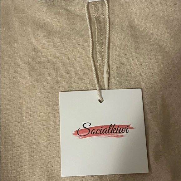 NWT Ric Rac ButtonUp V-Neck Cream & Black Romper, size M (no belt) - Picture 6 of 11